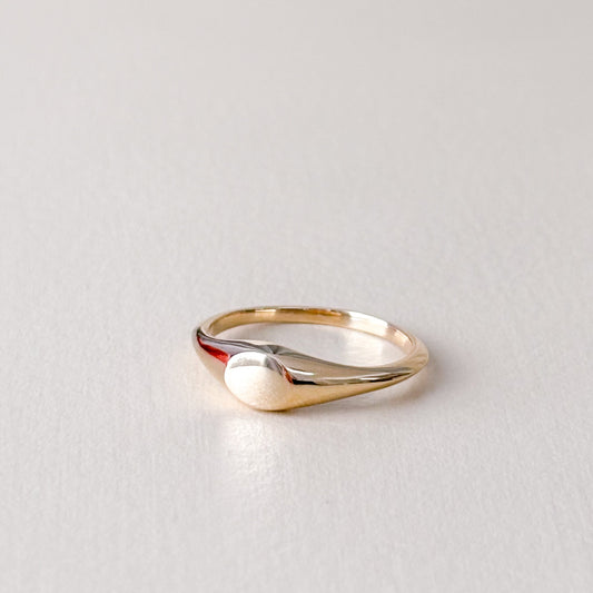 Classic Signet Ring (9K Solid Gold)